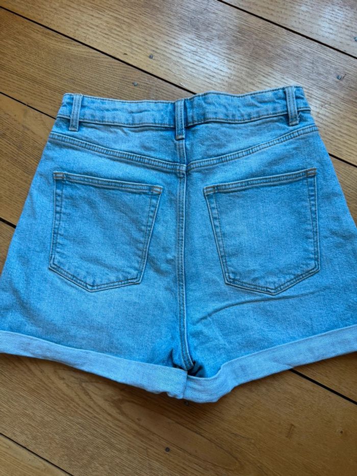 Short en jean en très bon état taille haute taille 34 kiabi - photo numéro 4
