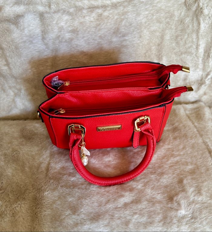Une petite pépite rouge tendance chic pour ce sac à main élégant - photo numéro 3