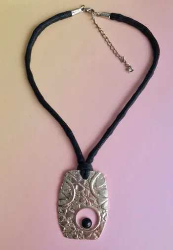 Collier pendentif argenté