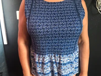 Débardeur bleu et blanc taille 44