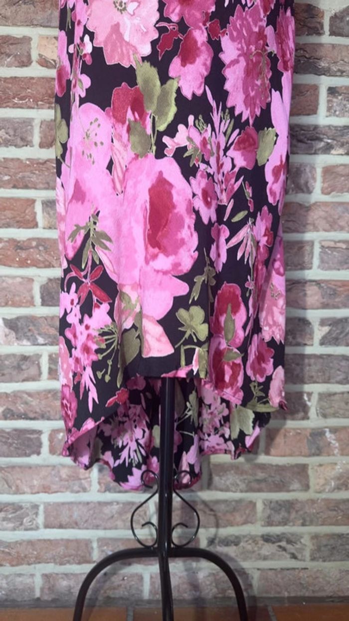Robe noire à fleurs roses asymétrique - photo numéro 5