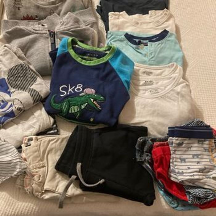 Lot vêtements en 4 ans