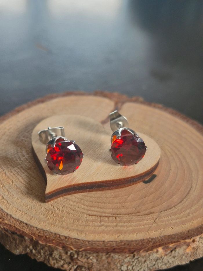 Jolie boucle d'oreilles rouge en acier - photo numéro 2