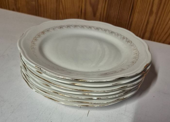 Lot 7 assiettes à dessert en porcelaine fine et dorures SFP société française de porcelaine - photo numéro 8