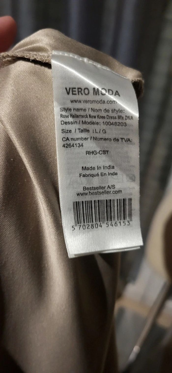 Robe grise en mousseline – Élégance fluide et détails raffinés 40 - photo numéro 8