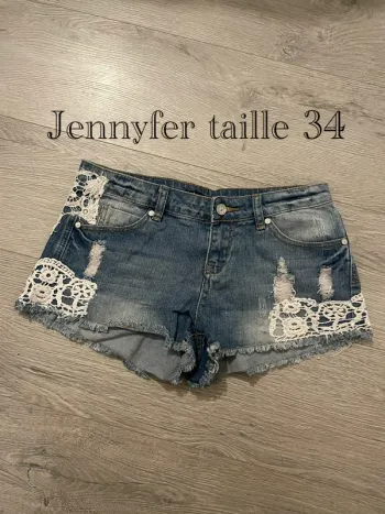 Short en jean bleu Jennyfer taille 34 dentelle blanche