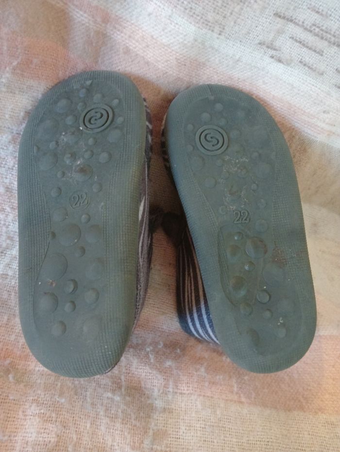 Chaussons pointure 22 - photo numéro 3