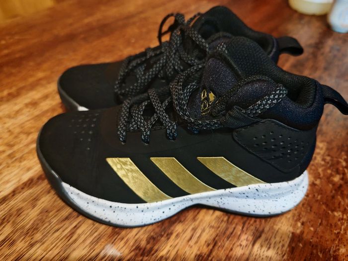Chaussures basketball garçon Adidas taille 30