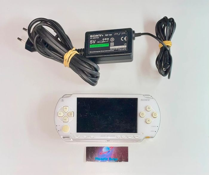 Console PSP-1004 Blanche Sony officielle Fonctionnel Avec Chargeur