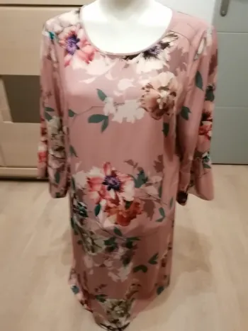 robe fleurie Heine taille 44 neuve demie saison