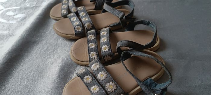 Sandales pointure 27 et 24 2€ la paire - photo numéro 2