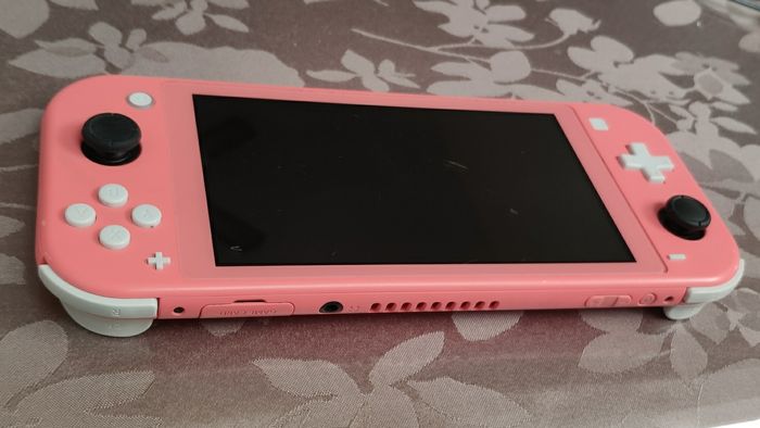 Nintendo Switch lite rose corail - photo numéro 3