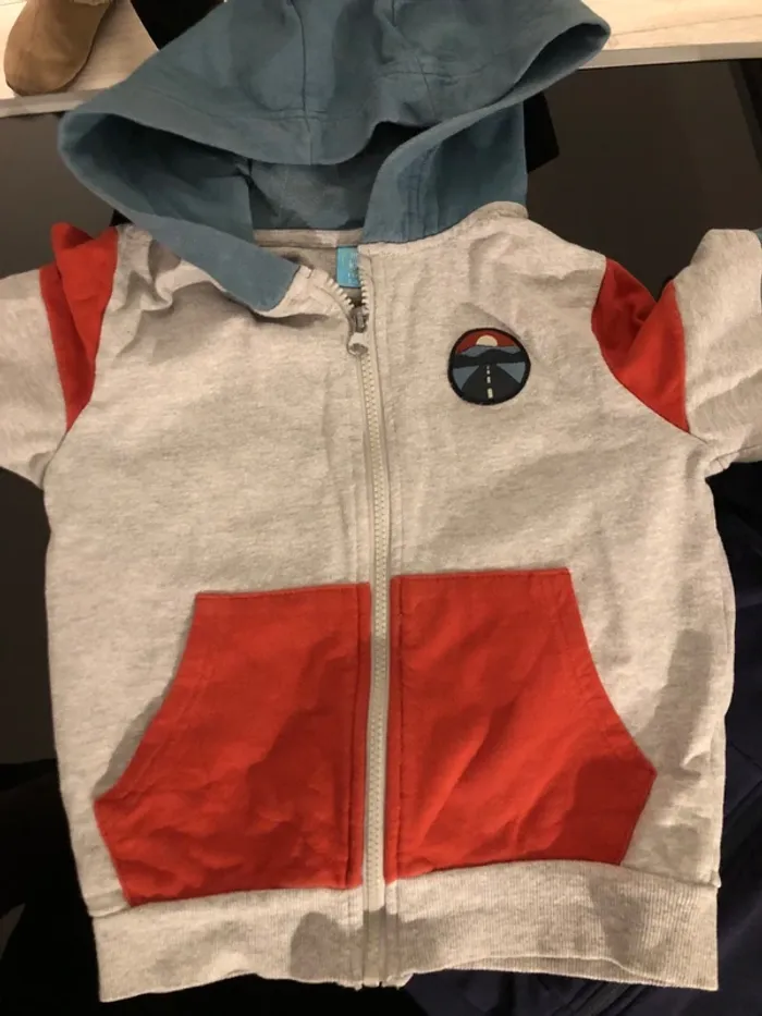 Pack 3 pulls / Gillet 6 ans - photo numéro 3