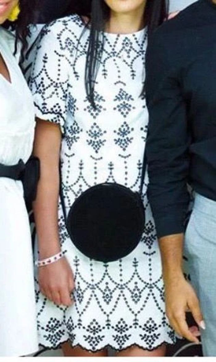 Robe en broderie - photo numéro 5