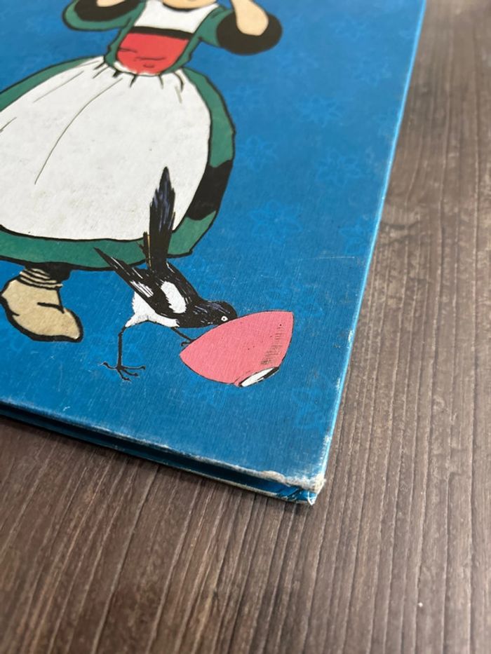 Bande dessinée - les petits ennuis de bécassine - 2005 hachette - photo numéro 2