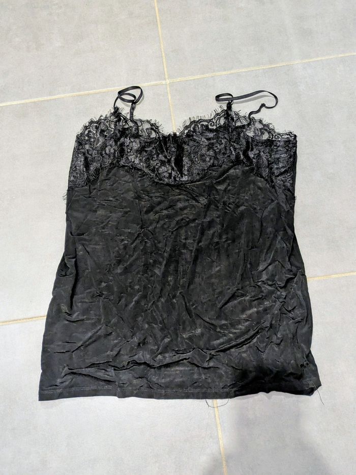 Débardeur noir avec dentelle
