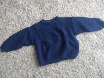 Pull bleu marine
3 ans