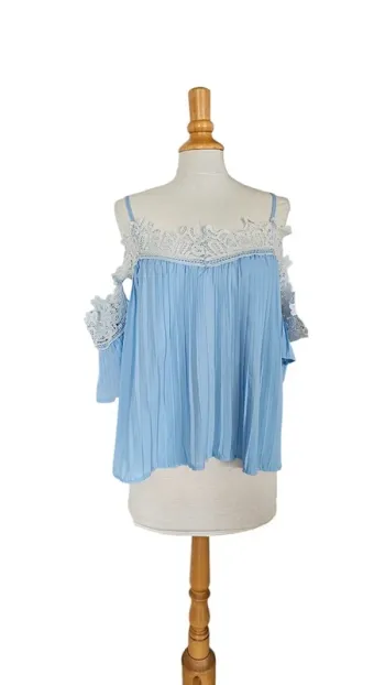Autre haut et t-shirt Fee Red – S – Bleu clair – État : Excellent