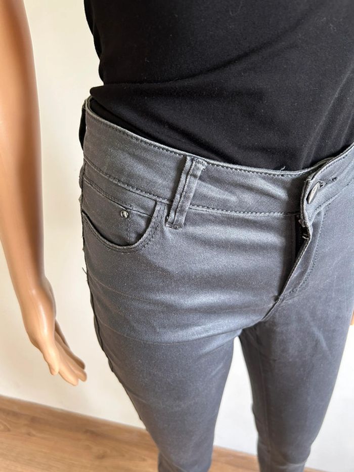 Pantalon enduit gris Cache Cache taille 34 jamais porté - photo numéro 5