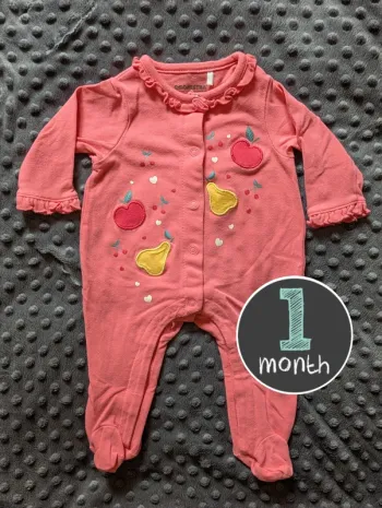 Pyjama Orchestra Taille 1 mois 54 cm Motifs fruits & cœurs – Léger et adorable !