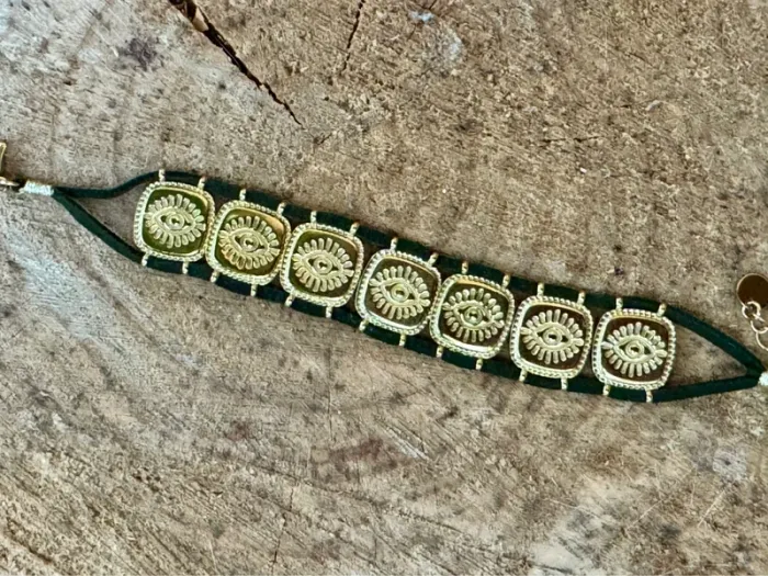Bracelet manchette Réversible acier inoxydable or cordon vert médailles  carrés or ils - photo numéro 3