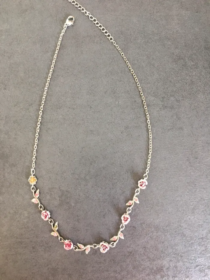 Collier ras du cou fleurs roses 🌹 - photo numéro 2