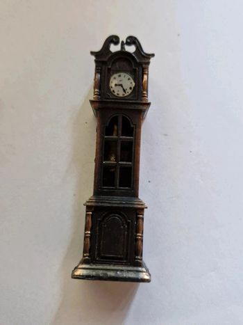 Taille crayon métal grande horloge