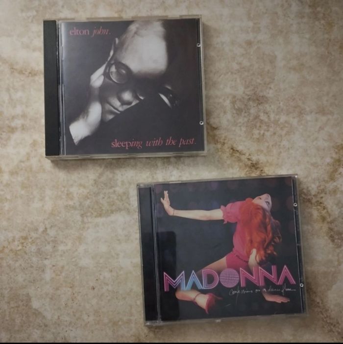 💽 Lot de 2 CD les albums 1 Elton John 1 Madonna (neuf) - photo numéro 2