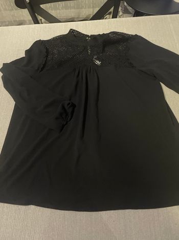 Chemisier noir   Avec broderie sur le devant