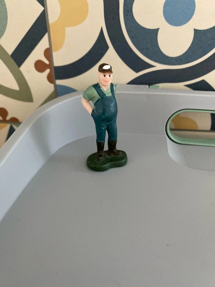 Figurine homme agriculteur en pvc vintage 5,5 cm