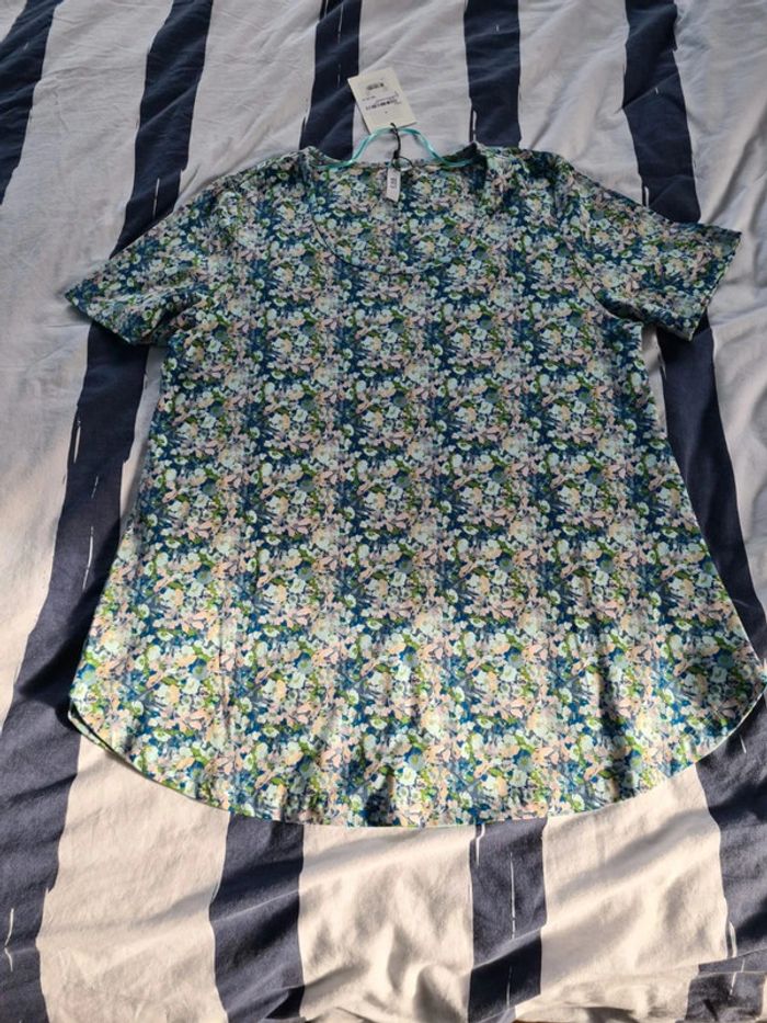 🌸 T-shirt floral CISO - Neuf avec étiquette 🌸 - photo numéro 6