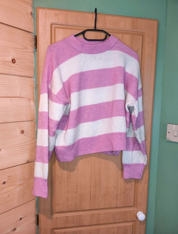 Magnifique pull court mango rose et blanc a rayures