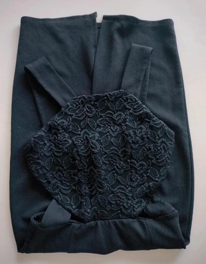 Robe dentelle fuseau noir XS - photo numéro 4