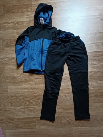 Jogging noir et bleu 10-11 ans