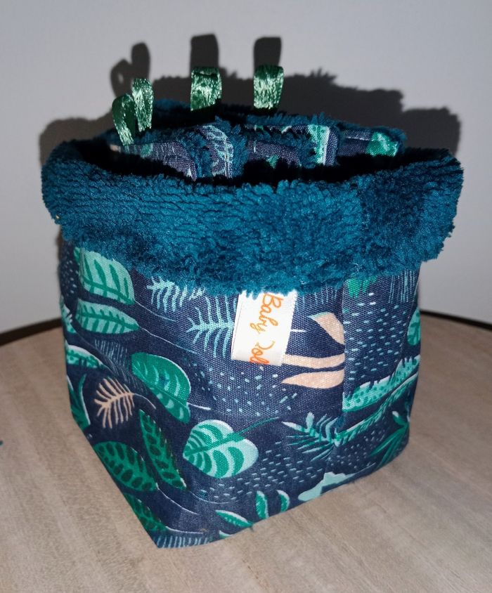 Panier avec lingettes