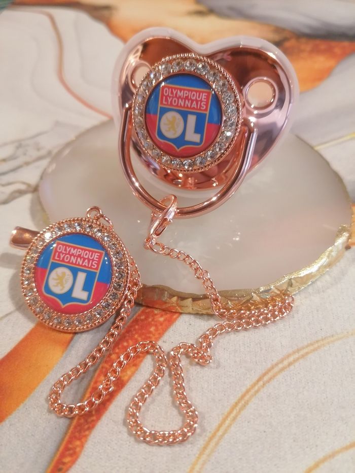 Tétine Olympique Lyonnais rose gold - photo numéro 2