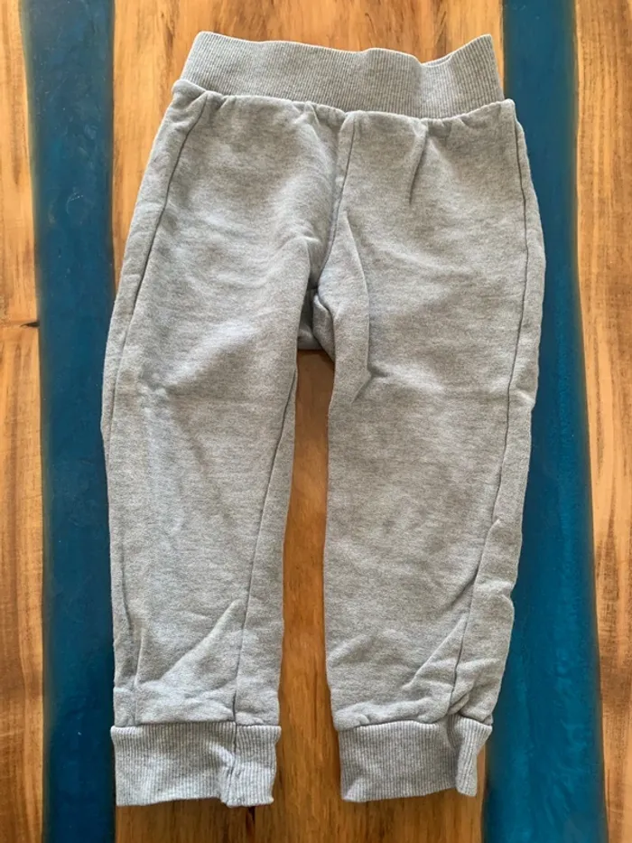 Jogging gris United colors of benetton taille 3/4 ans