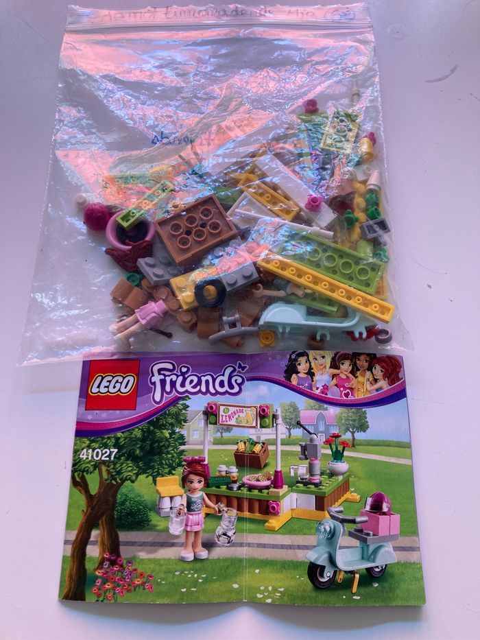 Lego Friends "Stand de limonade de Mia" Lego Beebs