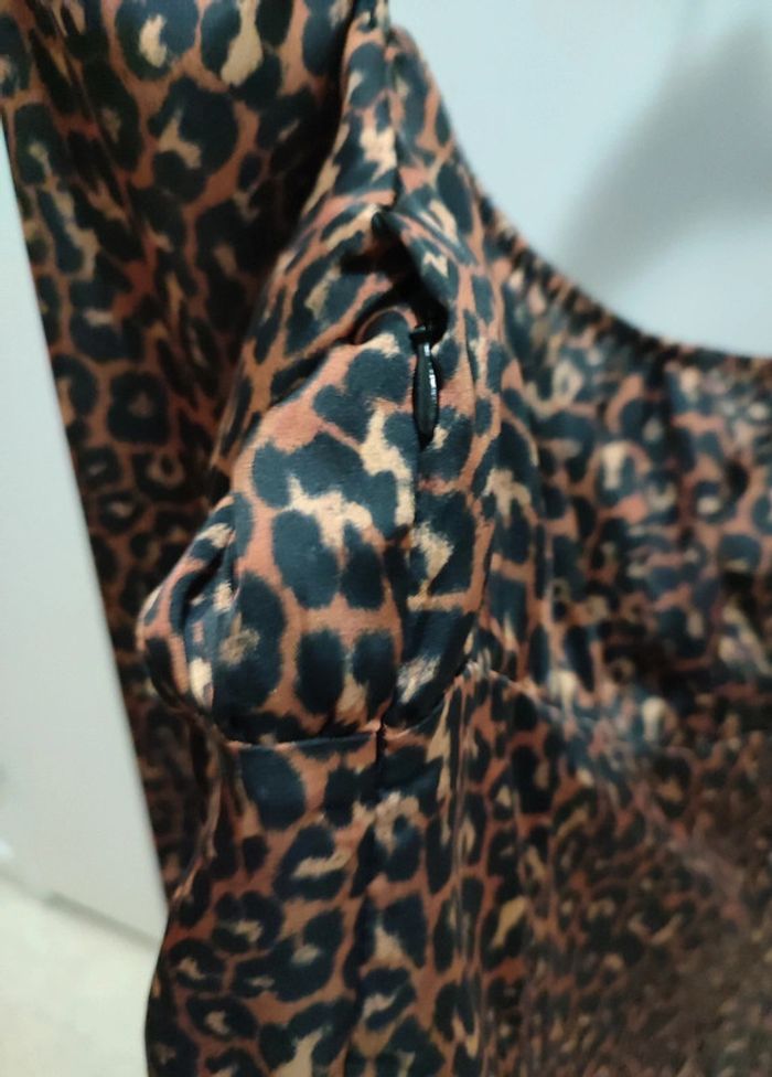 Robe léopard effet satiné - photo numéro 6