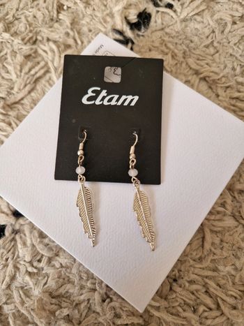Boucles d'oreille Etam plume neuves avec étiquette