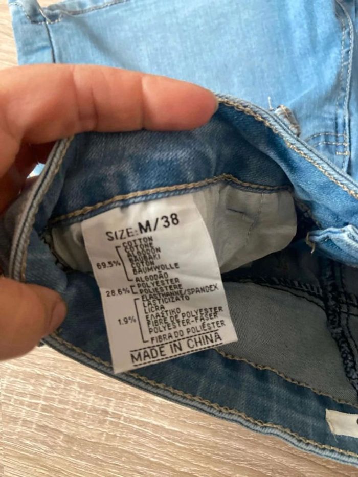 Mini short en jean  T38 - photo numéro 3