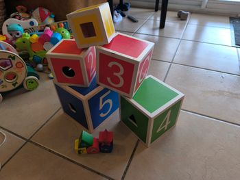 Cubes en bois empilable 