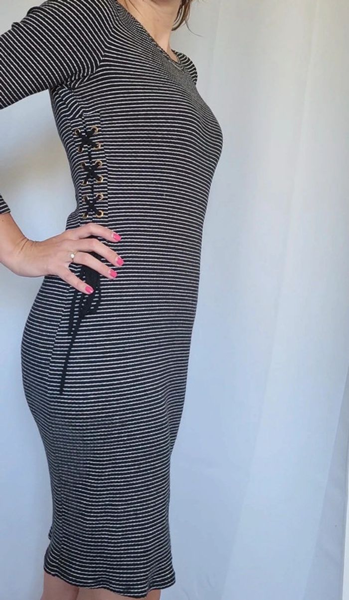 Robe mi longue moulante - photo numéro 2