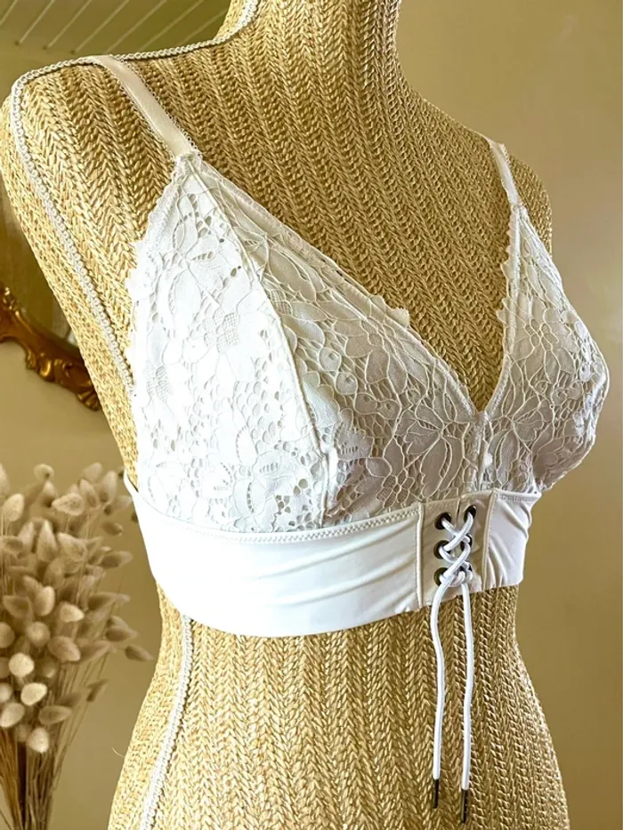 sublime Bralette blanche dentelle corsage devant neuf style feminin romantique - photo numéro 10