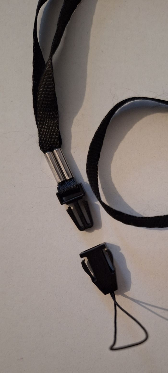 Lot d'une dragonne et d'un cordon avec mousqueton - photo numéro 3