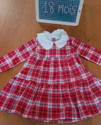 Robe vichy taille 18 mois neuve sans étiquette