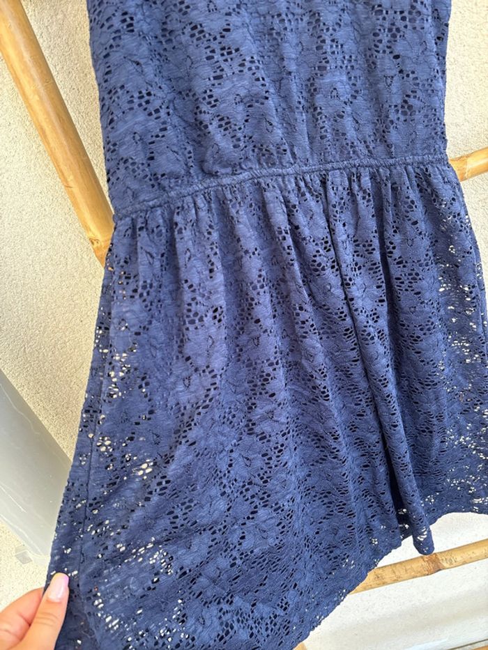 Robe bleue marine à dentelle - photo numéro 3