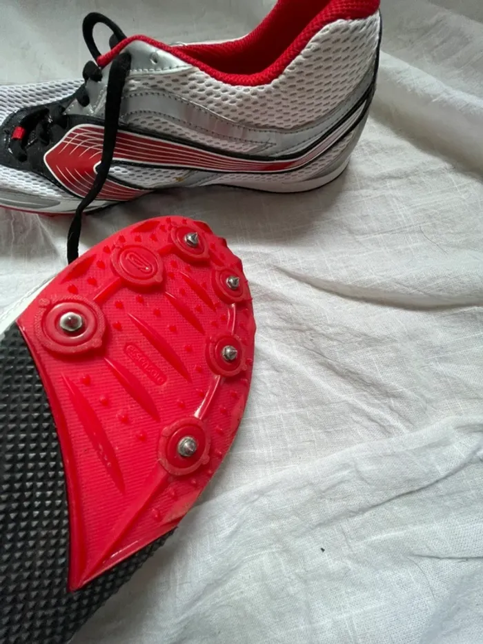 Pointes de course Kalenji AT Start – Taille 45 – Noir / Rouge / Blanc – Excellent état - photo numéro 3