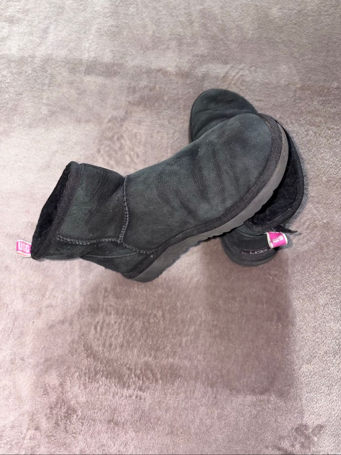 Bottines UGG noir taille 36 en bon état - photo numéro 2