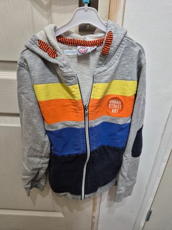 Veste grise à capuche